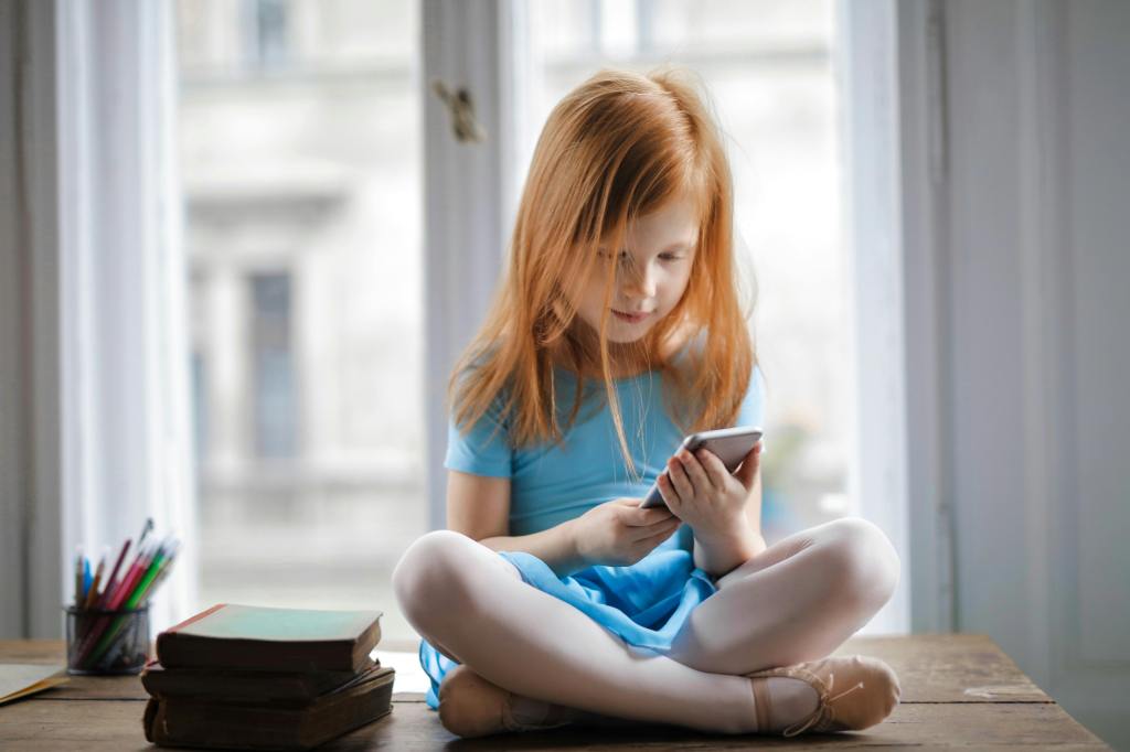 Safeguarding Your Child’s Digital World: A Guide to Cell Phone Tracking and Internet Safety